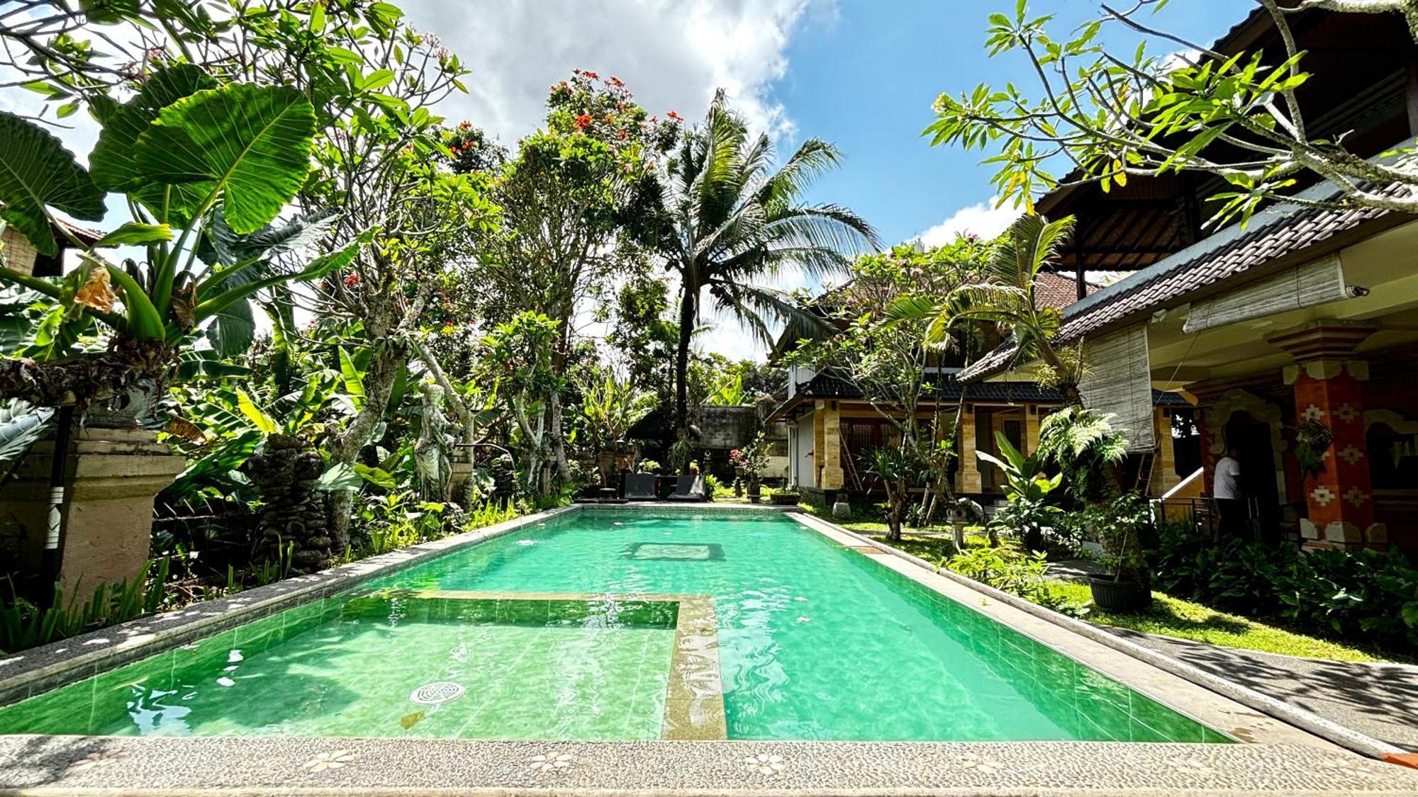 Ubud Kerta City Hotel Esterno foto